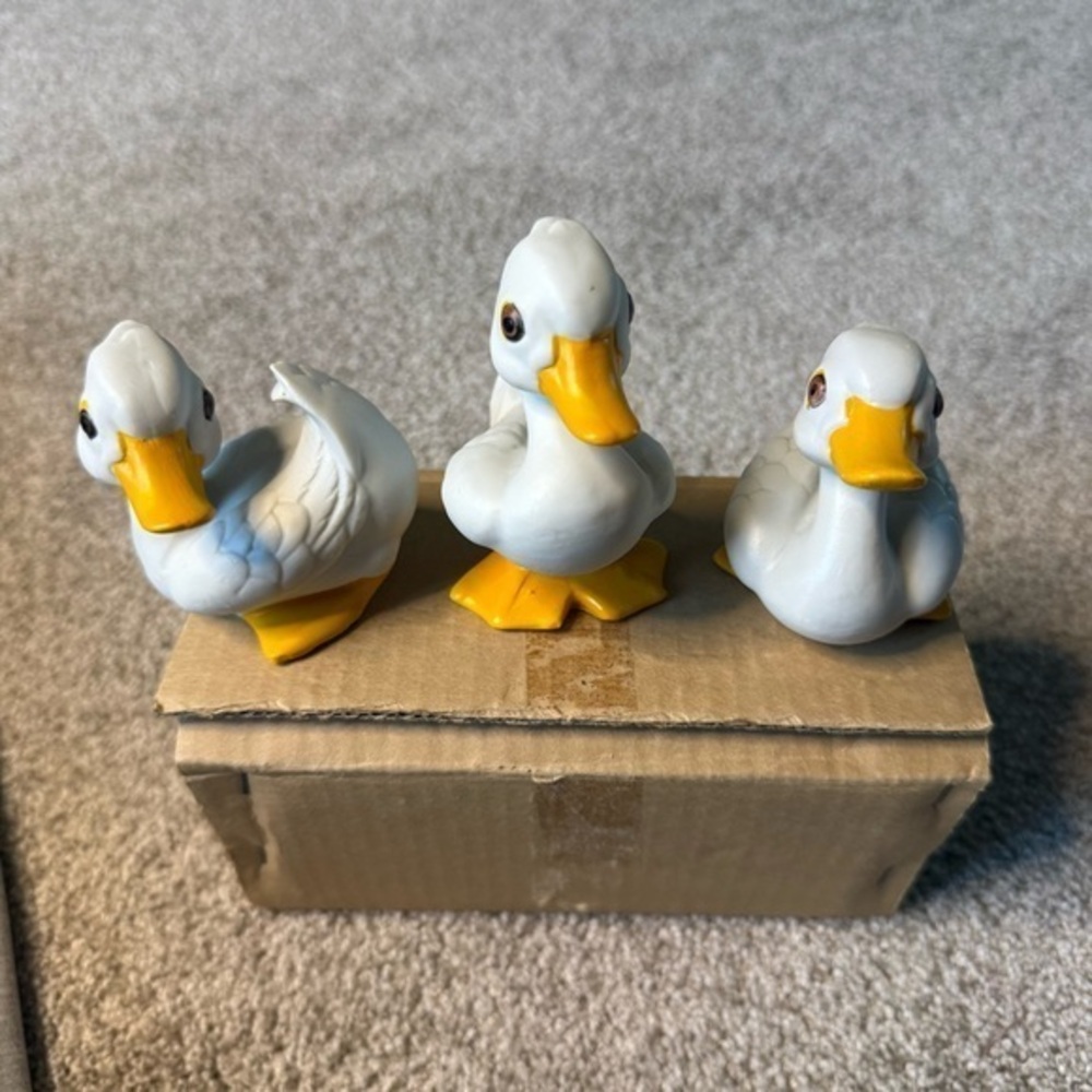 Vintage set of three small porcelain decorative ducks